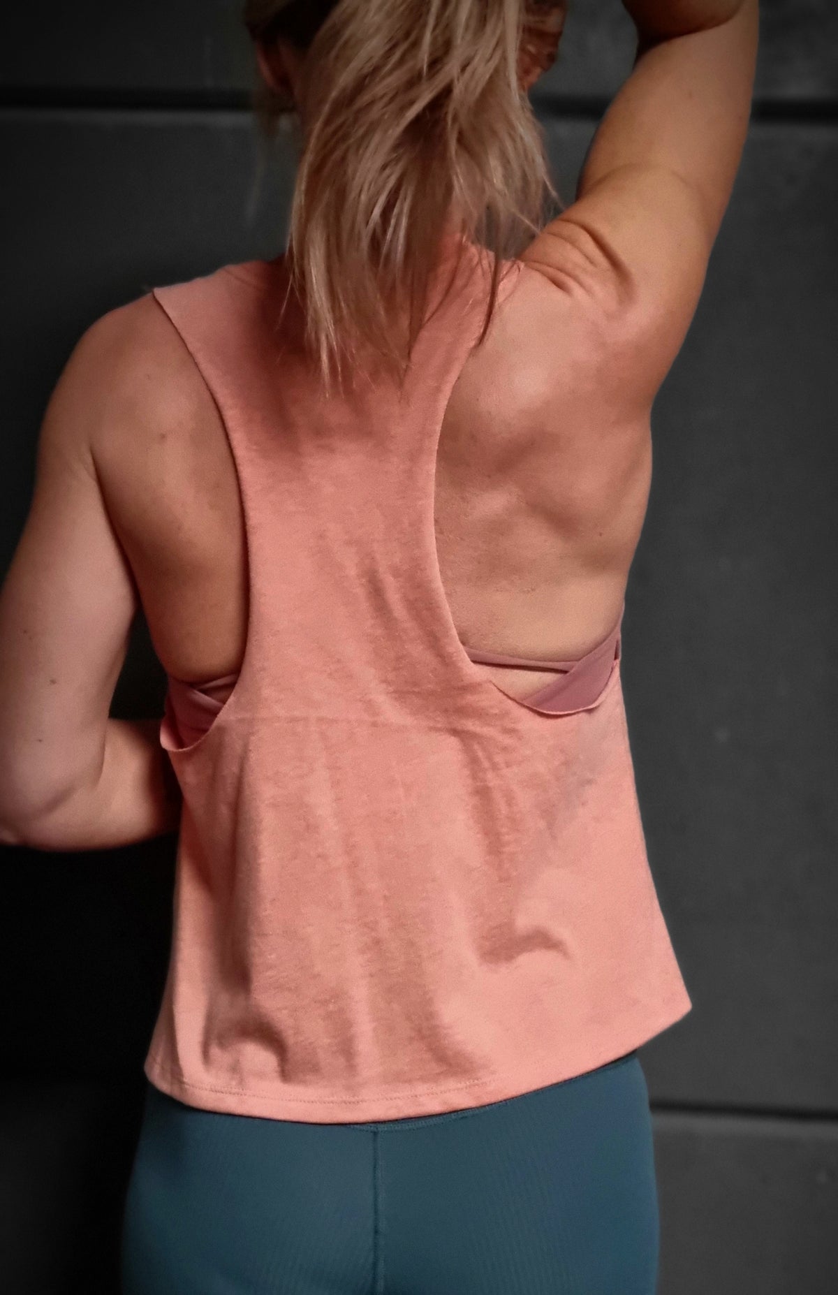Tank top-Barbell flowers Sunset
