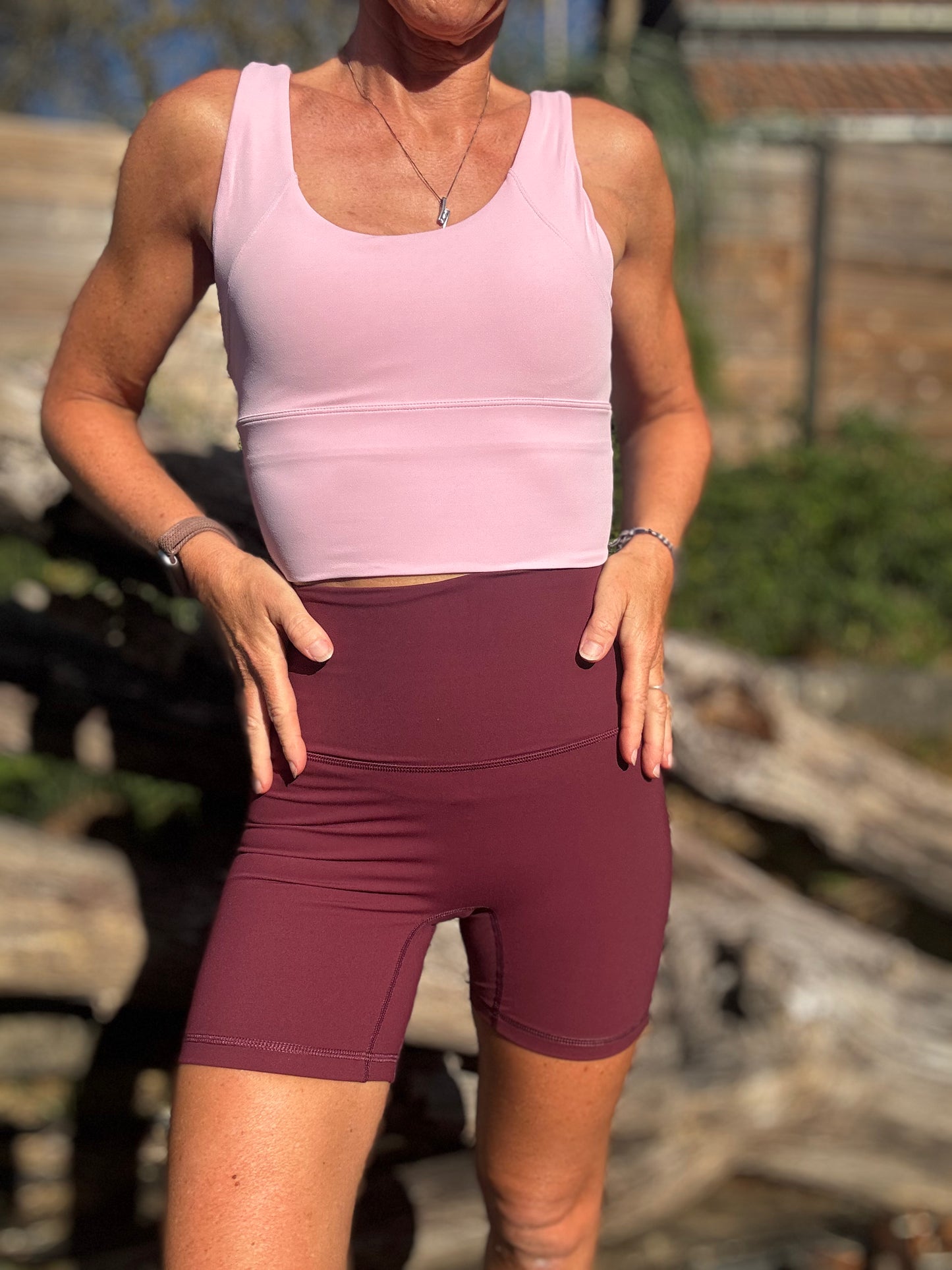 Short biker bordeaux foncé